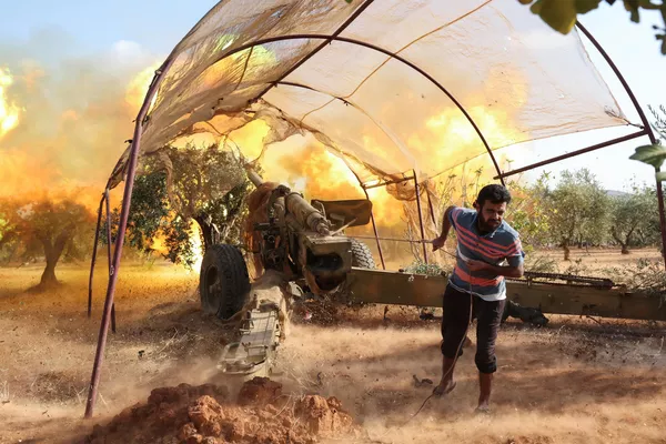 Các chiến binh đối lập Syria nã pháo vào tỉnh Idlib ở tây-bắc Syria. Các chiến binh đối lập Syria nã pháo vào tỉnh Idlib ở tây-bắc Syria. - Sputnik Việt Nam