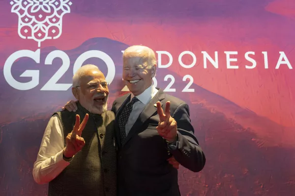 Thủ tướng Ấn Độ Narendra Modi và Tổng thống Mỹ Joe Biden cười đùa ở Indonesia. Thủ tướng Ấn Độ Narendra Modi và Tổng thống Mỹ Joe Biden cười đùa ở Indonesia. - Sputnik Việt Nam