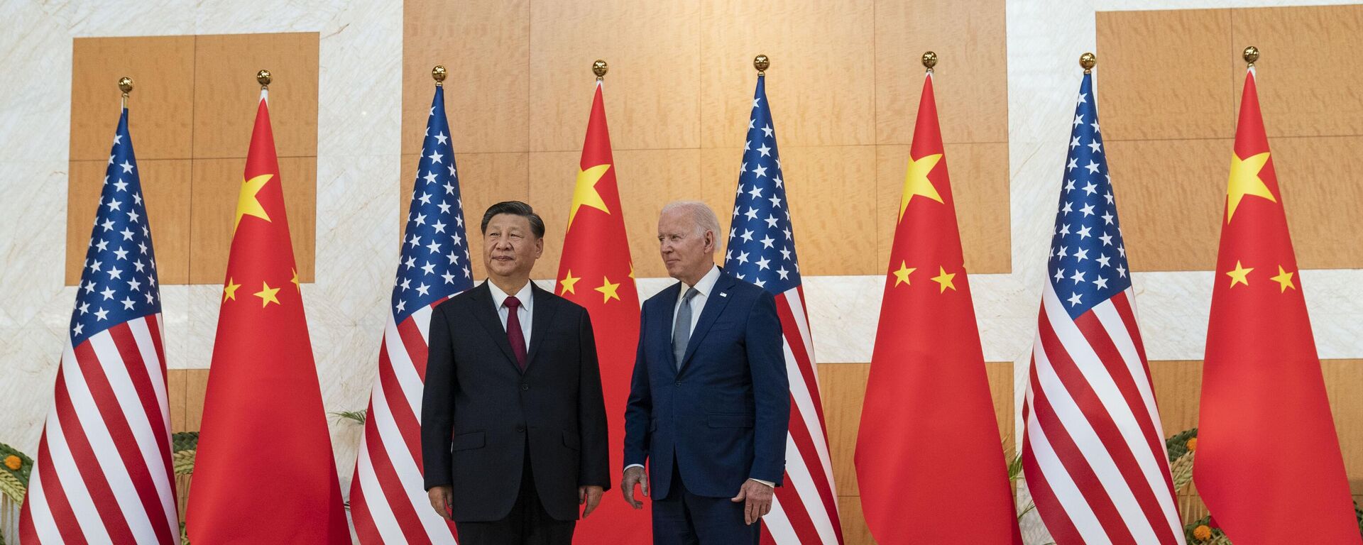 Cuộc gặp của Tổng thống  Hoa KỳJoe Biden và Chủ tịch CHND Trung Hoa Tập Cận Bình bên lề hội nghị G20 tại Indonesia - Sputnik Việt Nam, 1920, 15.11.2023