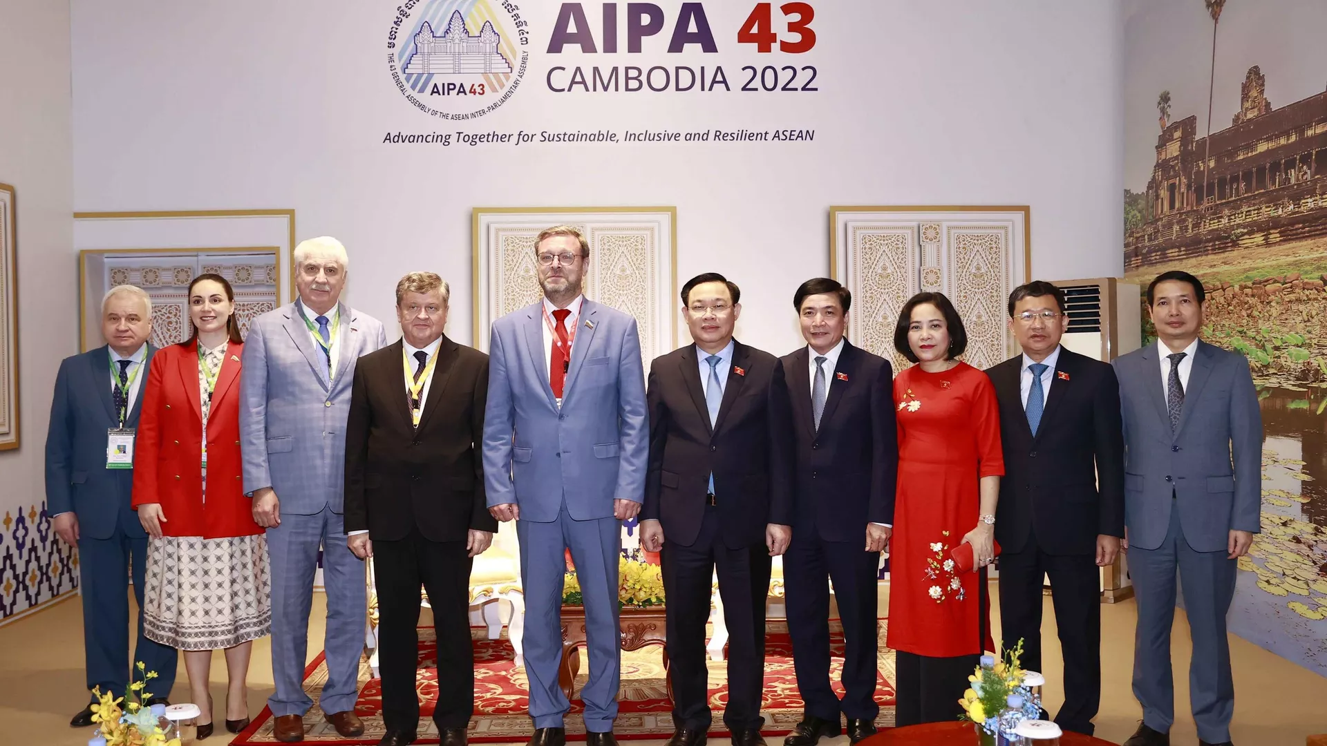 Chủ tịch Quốc hội Vương Đình Huệ gặp Phó Chủ tịch Hội đồng Liên bang Nga Konstantin Kosachev