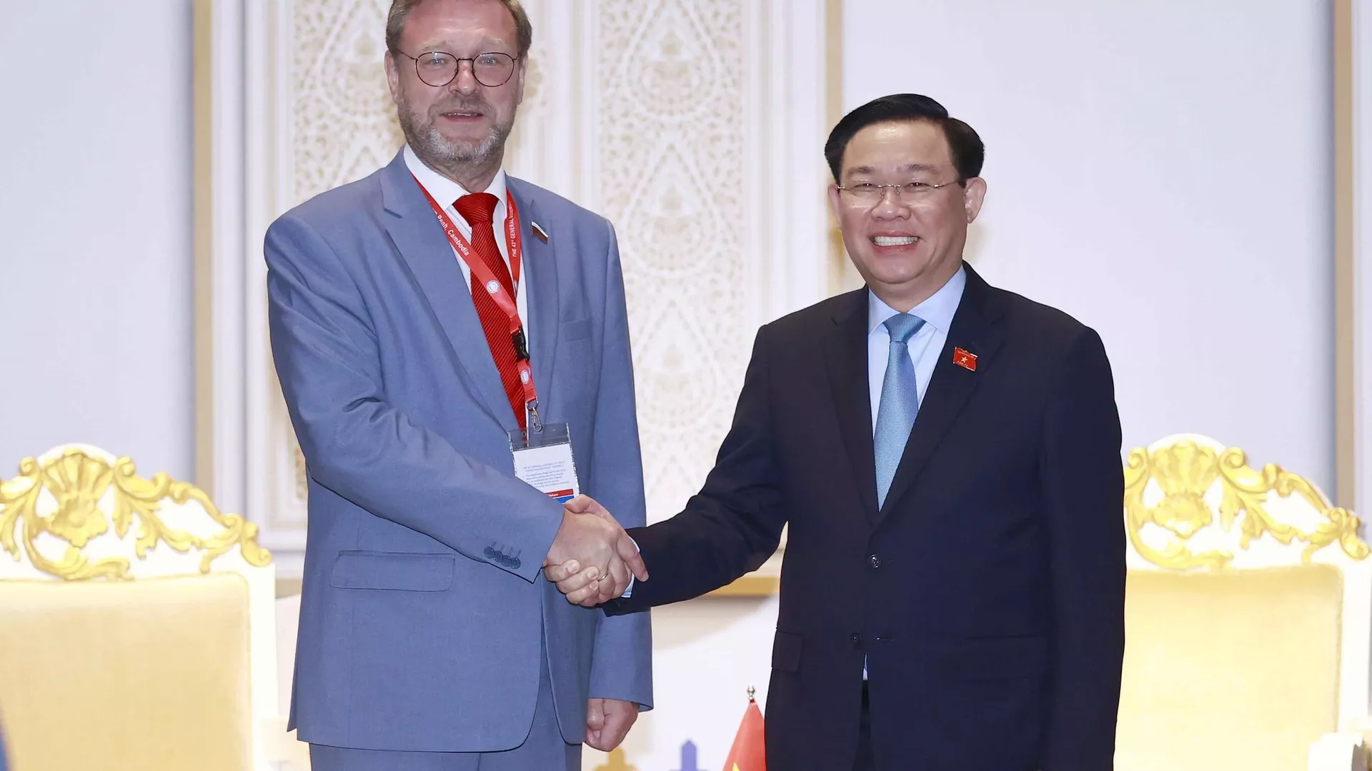 Chủ tịch Quốc hội Vương Đình Huệ gặp Phó Chủ tịch Hội đồng Liên bang Nga Konstantin Kosachev