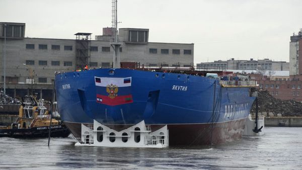 Thân tàu phá băng hạt nhân Yakutia dự án 22220 khi hạ thủy - Sputnik Việt Nam