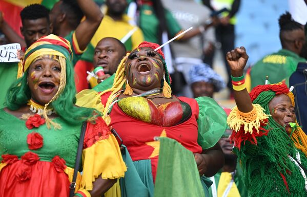 Cổ động viên Cameroon trước khi bắt đầu trận đấu vòng bảng World Cup giữa Thụy Sĩ và Cameroon. - Sputnik Việt Nam