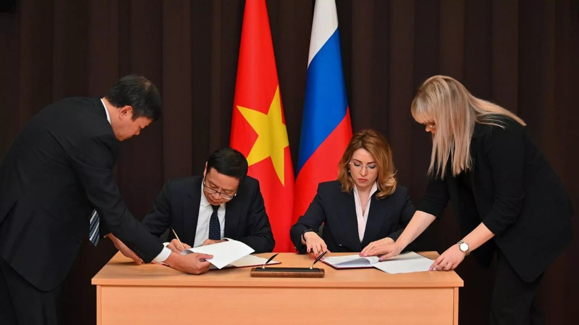 Cuộc họp lần thứ III của Ủy ban hợp tác Nga-Việt trong lĩnh vực giáo dục, khoa học và công nghệ tại Moscow Cuộc họp lần thứ III của Ủy ban hợp tác Nga-Việt trong lĩnh vực giáo dục, khoa học và công nghệ tại Moscow - Sputnik Việt Nam, 1920, 30.11.2022