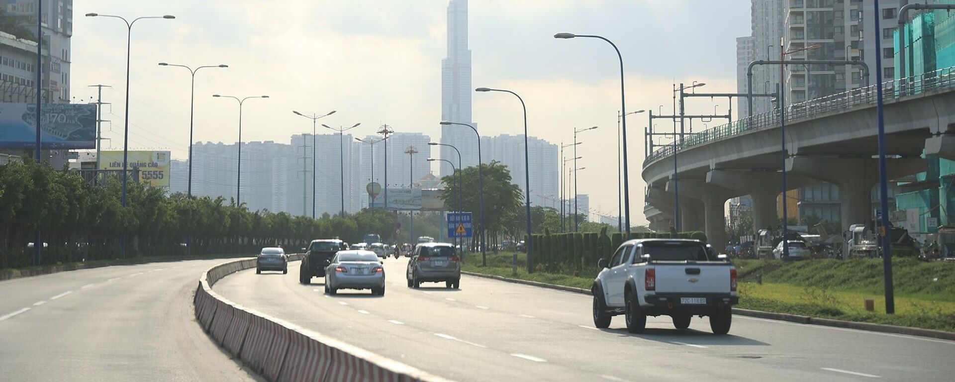 Cao ốc Landmark 81 bị che mờ bởi bụi mịn. - Sputnik Việt Nam, 1920, 12.12.2022