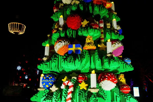 Cây Giáng sinh Lego tại Legoland Đan Mạch. Cây Giáng sinh Lego tại Legoland Đan Mạch. - Sputnik Việt Nam