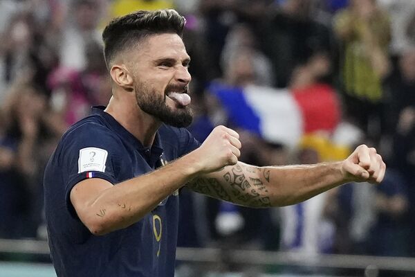 Tiền đạo Pháp Olivier Giroud ăn mừng bàn thắng tại World Cup ở Qatar. - Sputnik Việt Nam