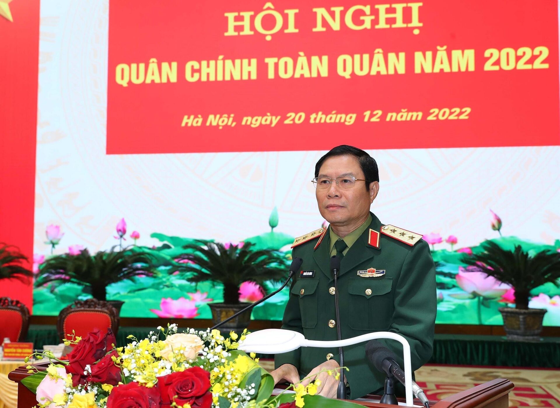 Thượng tướng Nguyễn Tân Cương, Tổng Tham mưu trưởng QĐND Việt Nam, Thứ trưởng Bộ Quốc phòng đọc báo cáo tại hội nghị. - Sputnik Việt Nam, 1920, 20.12.2022