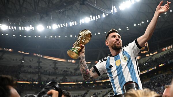 Đội trưởng đội tuyển quốc gia Argentina Lionel Messi tại lễ trao giải FIFA World Cup 2022 ở Qatar. - Sputnik Việt Nam