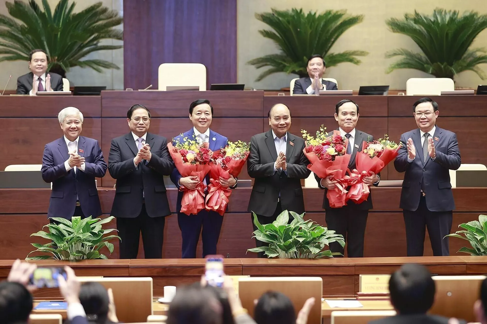Ông Trần Hồng Hà và ông Trần Lưu Quang được bầu làm Phó Thủ tướng Chính phủ Ông Trần Hồng Hà và ông Trần Lưu Quang được bầu làm Phó Thủ tướng Chính phủ - Sputnik Việt Nam, 1920, 05.01.2023