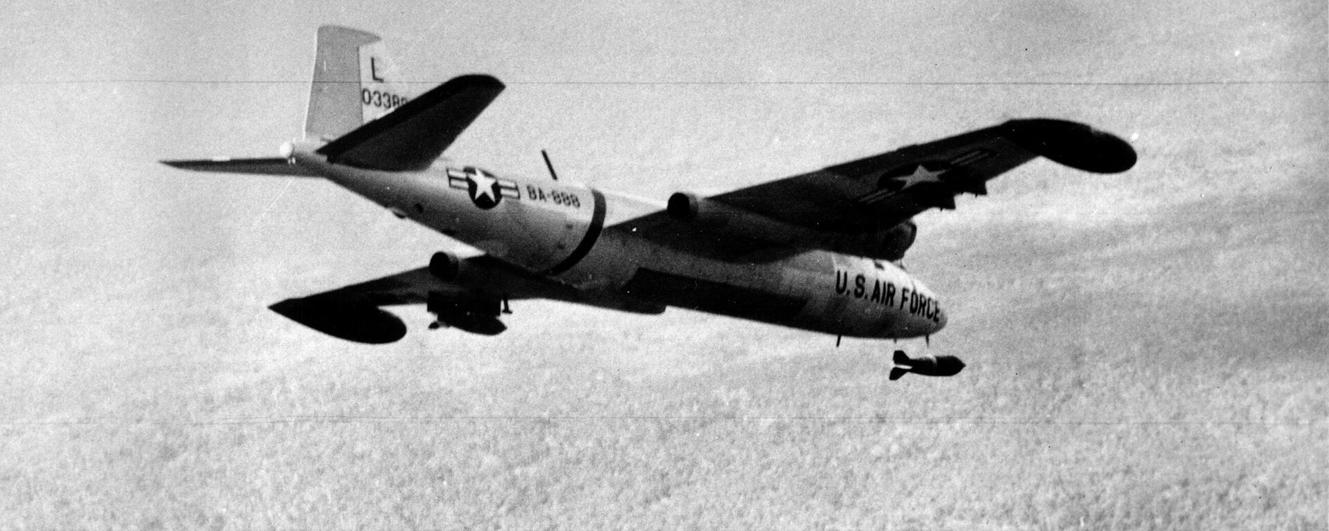 Máy bay ném bom B-57 của Không quân Hoa Kỳ trong Chiến tranh Việt Nam - Sputnik Việt Nam, 1920, 30.04.2025
