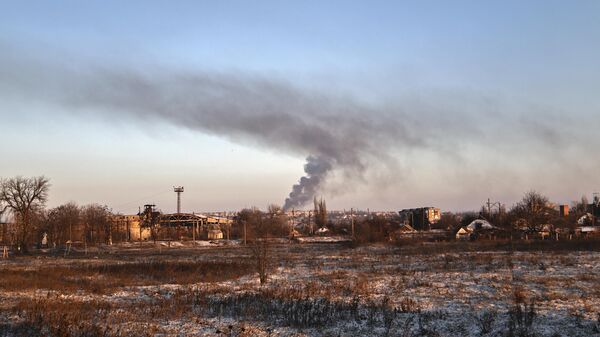 Khói trên Soledar ở vùng Donetsk - Sputnik Việt Nam