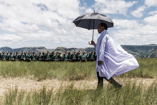 Lãnh đạo Giáo hội Báp-tít Nazarene, Vukile Shembe đến tham gia điệu nhảy văn hóa, Nam Phi. - Sputnik Việt Nam