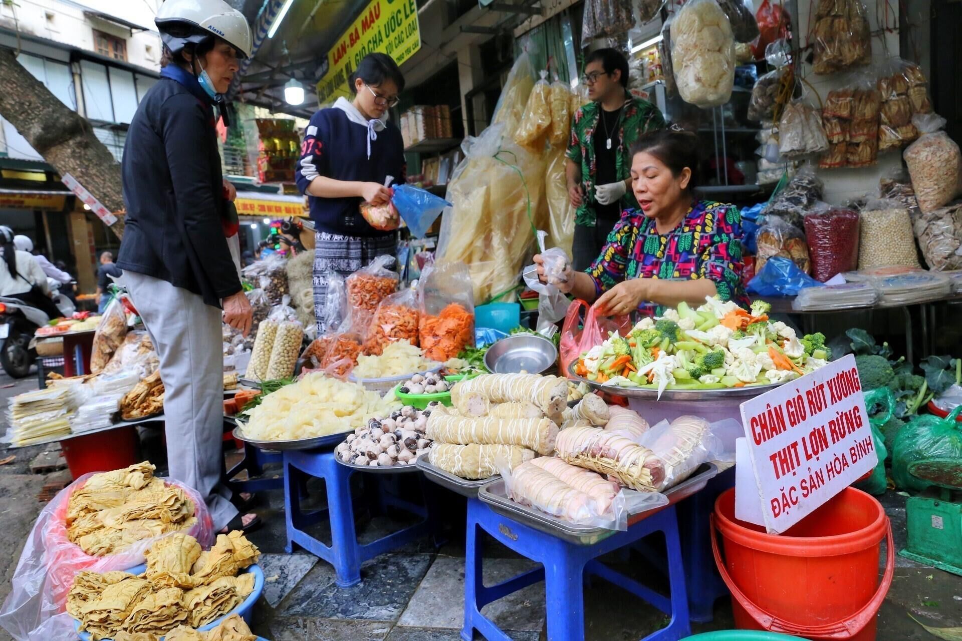 Người dân Thủ đô chuẩn bị đồ cúng ông Công, ông Táo Xuân Quý Mão - Sputnik Việt Nam, 1920, 13.01.2023