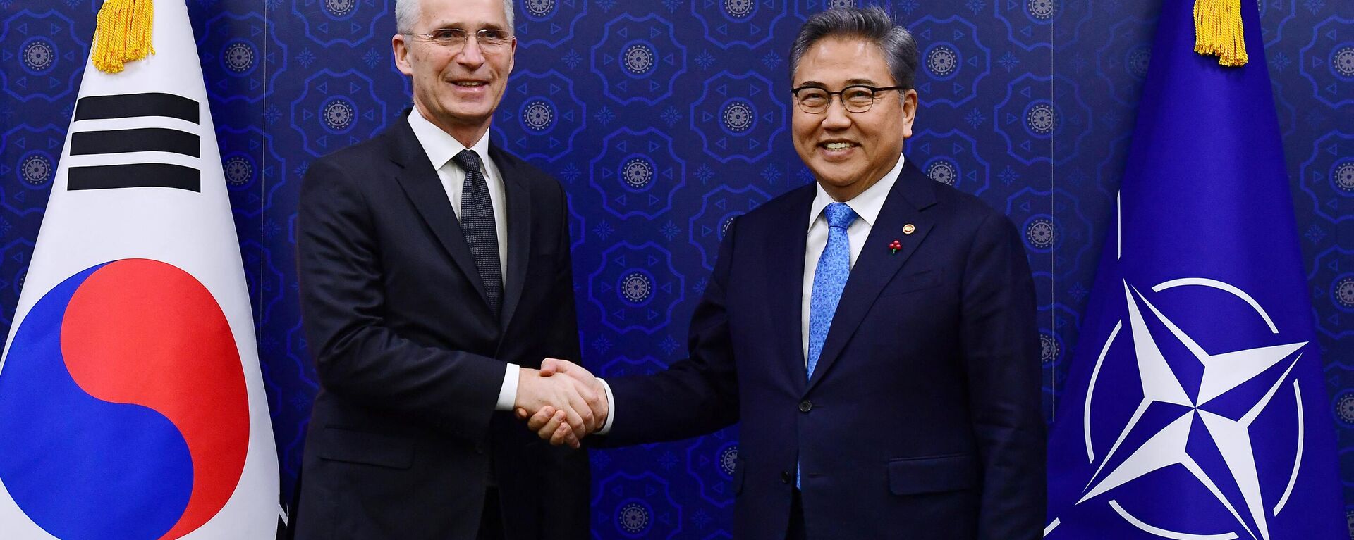 Tổng thư ký NATO Jens Stoltenberg và Ngoại trưởng Hàn Quốc Park Jin trong cuộc gặp tại Bộ Ngoại giao ở Seoul - Sputnik Việt Nam, 1920, 30.01.2023