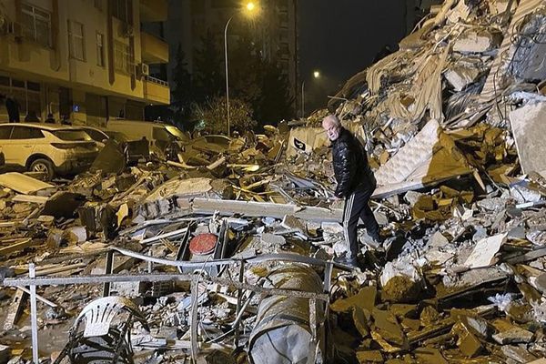 Sụp đổ sau trận động đất ở Azmarine, Syria. - Sputnik Việt Nam