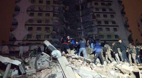 Thiệt hại sau trận động đất ở Diyarbakir, Thổ Nhĩ Kỳ. - Sputnik Việt Nam