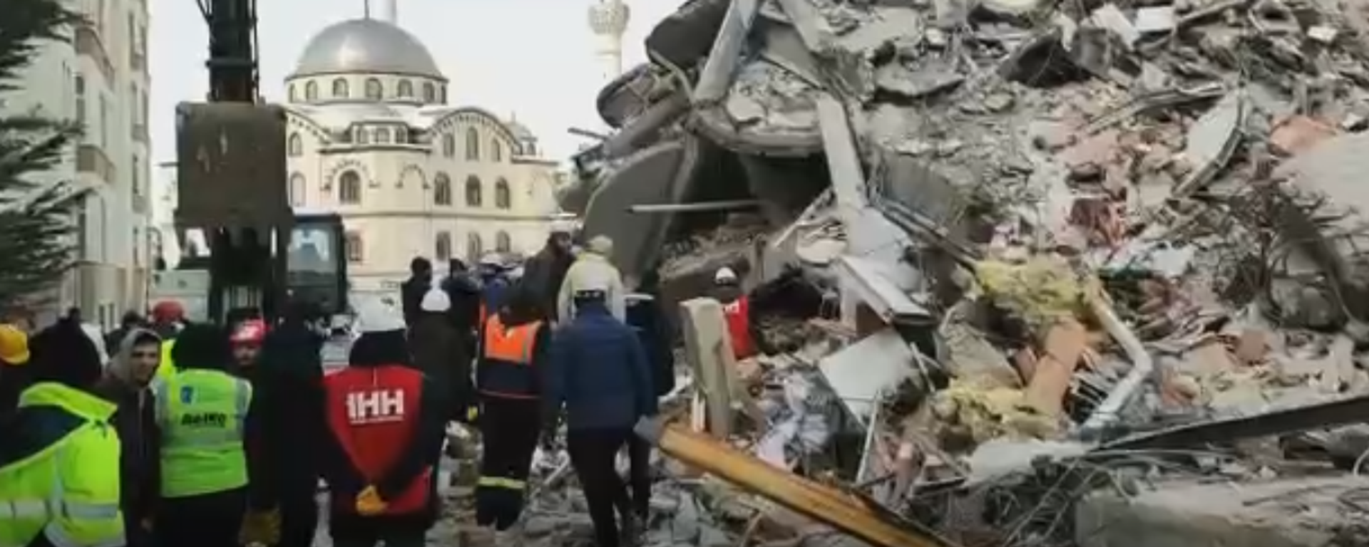 Mỗi phút đều quý giá: Lực lượng cứu hộ Thổ Nhĩ Kỳ và Syria đang tìm kiếm những người sống sót - Sputnik Việt Nam, 1920, 08.02.2023