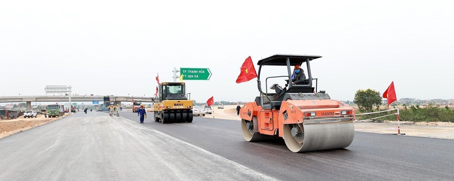 Các đơn vị thi công nút giao Đông Xuân, giao Quốc lộ 45 với Quốc lộ 47 đi thành phố Thanh Hoá, sáng 28/1 (7 Tết). - Sputnik Việt Nam, 1920, 13.03.2023