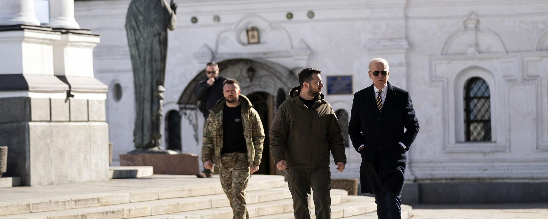 Tổng thống Mỹ Joe Biden và Tổng thống Ukraina Vladimir Zelensky tại Kiev - Sputnik Việt Nam, 1920, 20.02.2023