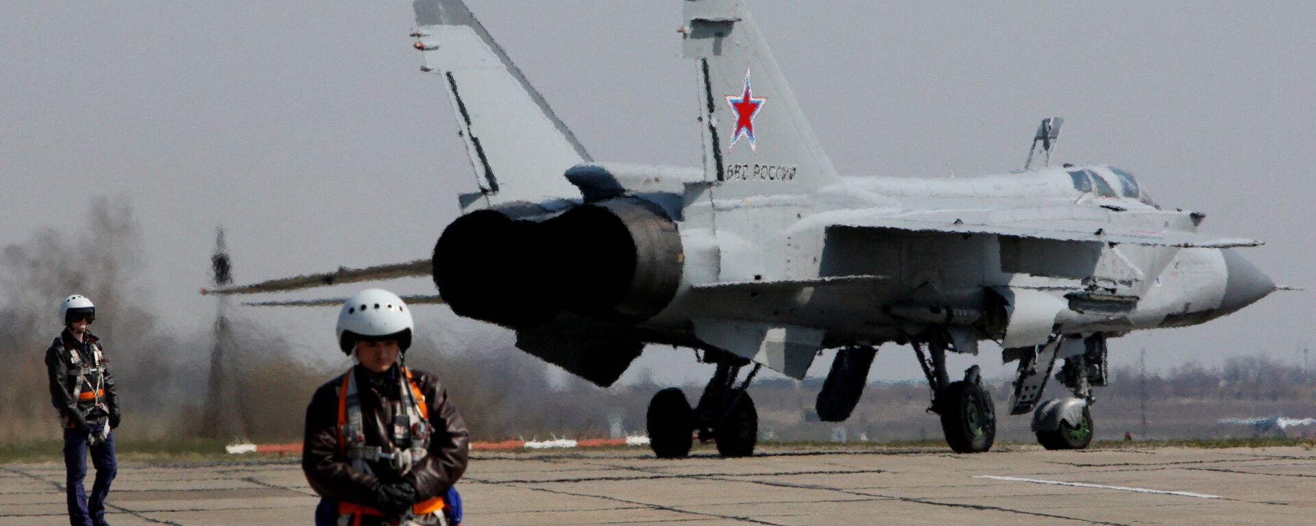 Máy bay chiến đấu MIG-31 - Sputnik Việt Nam, 1920, 11.11.2025