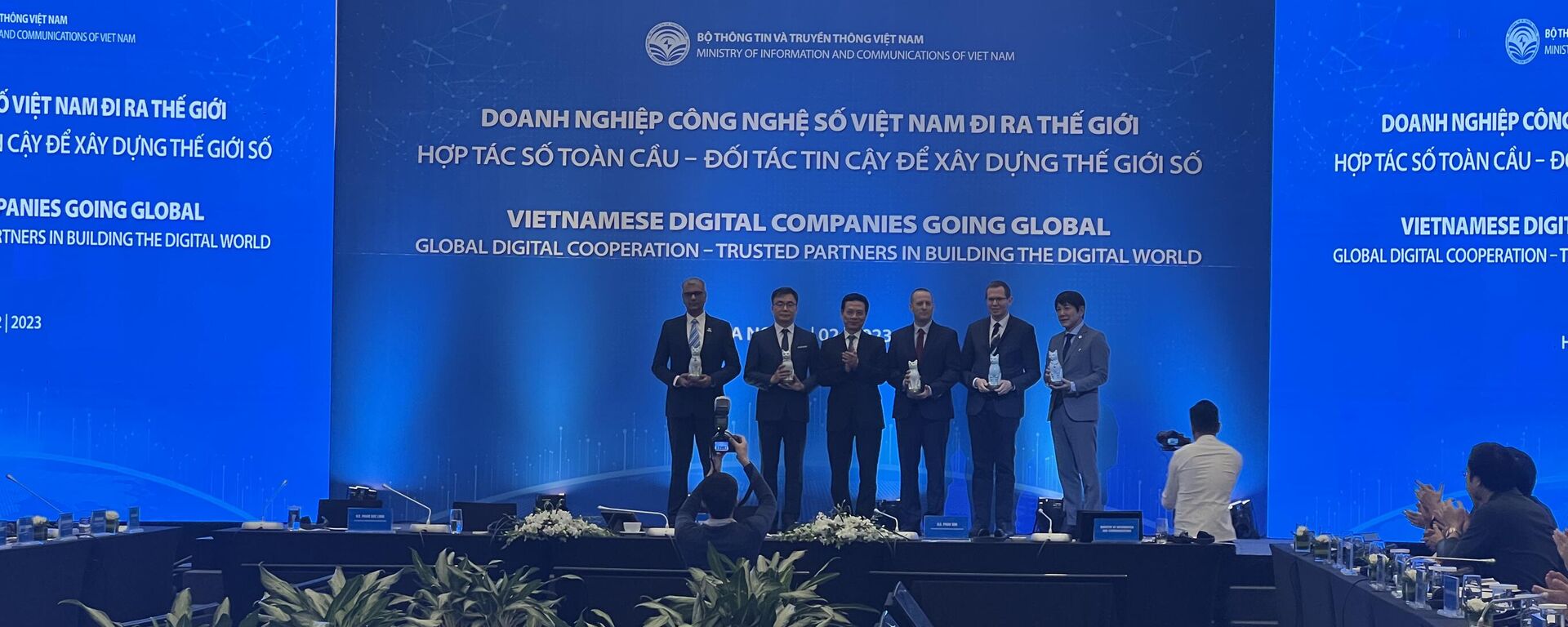 Hội nghị “Doanh nghiệp Công nghệ số Việt Nam đi ra thế giới” 2023 do Bộ Thông tin và Truyền thông chủ trì - Sputnik Việt Nam, 1920, 23.02.2023