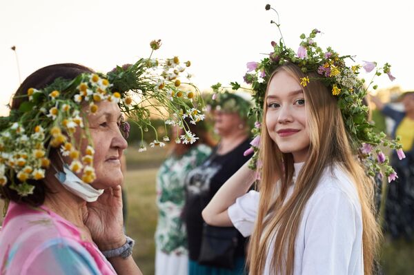 Những người tham gia lễ kỷ niệm Ivan Kupala ở Bashkiria - Sputnik Việt Nam