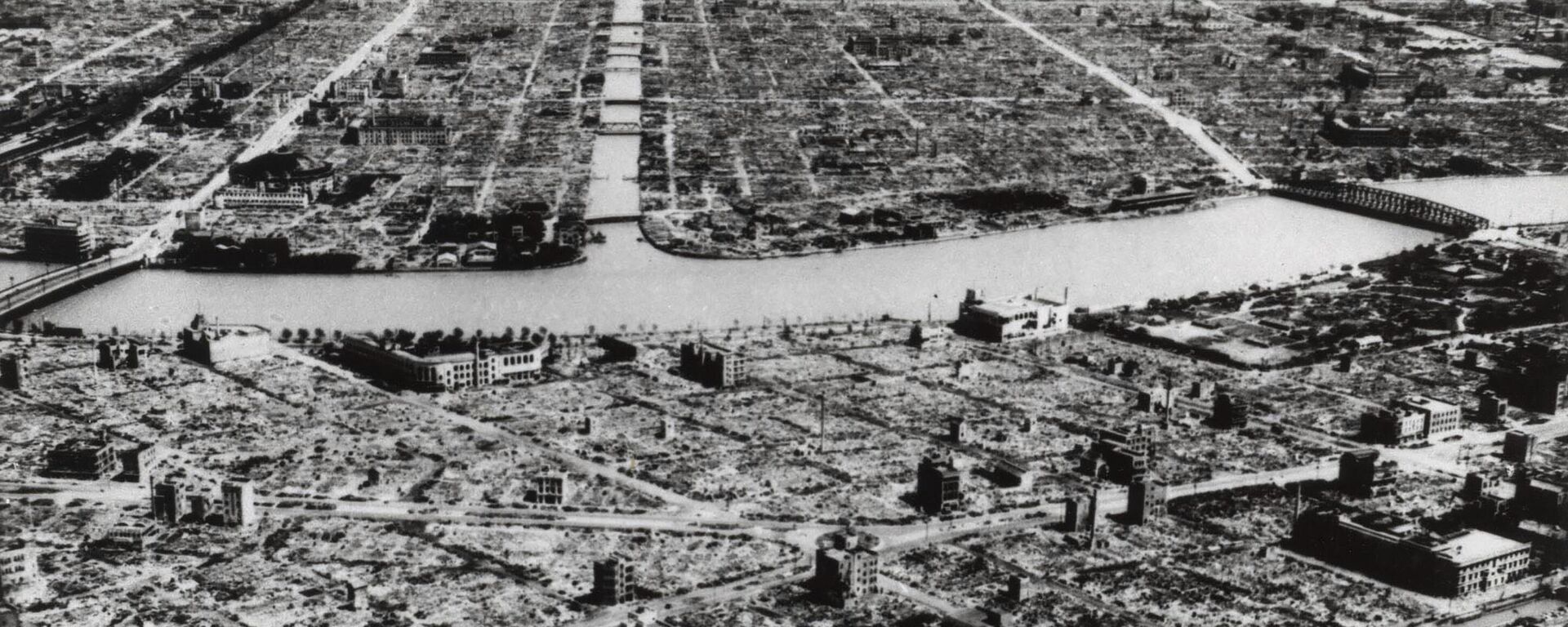Khu công nghiệp tan hoang sau vụ Mỹ ném bom khu công nghiệp Tokyo, ngày 9/3/1945 - Sputnik Việt Nam, 1920, 10.03.2023