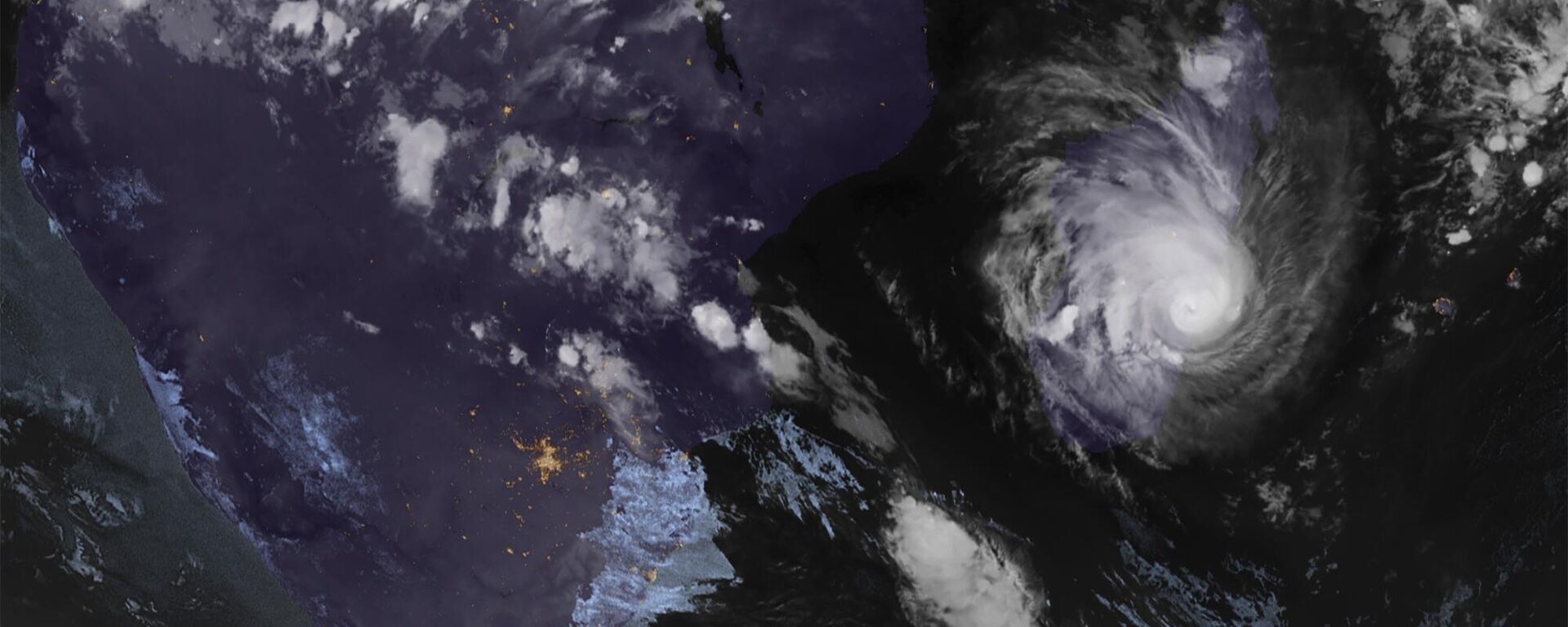 Сơn bão nhiệt đới Freddy trên ảnh vệ tinh của vệ tinh Meteosat-9 - Sputnik Việt Nam, 1920, 04.09.2024