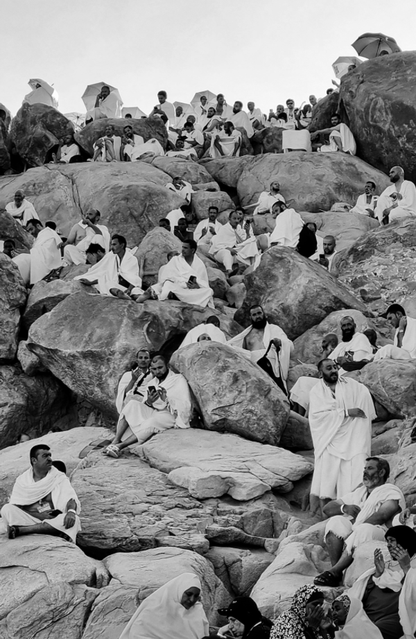 &quot;It&#x27;s a Man&#x27;s Hajj&quot; (Đó là Hajj của người đàn ông) của nhiếp ảnh gia Lebanon Mohamad Ali Harisi lọt vào danh sách rút gọn cho hạng mục Open Lifestyle (Phong cách sống cởi mở) tại Giải thưởng Nhiếp ảnh Thế giới Sony năm 2023. - Sputnik Việt Nam