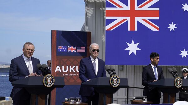 Thủ tướng Úc Anthony Albanese, Tổng thống Hoa Kỳ Joe Biden và Thủ tướng Anh Rishi Sunak tại Hội nghị thượng đỉnh AUKUS  ở California - Sputnik Việt Nam