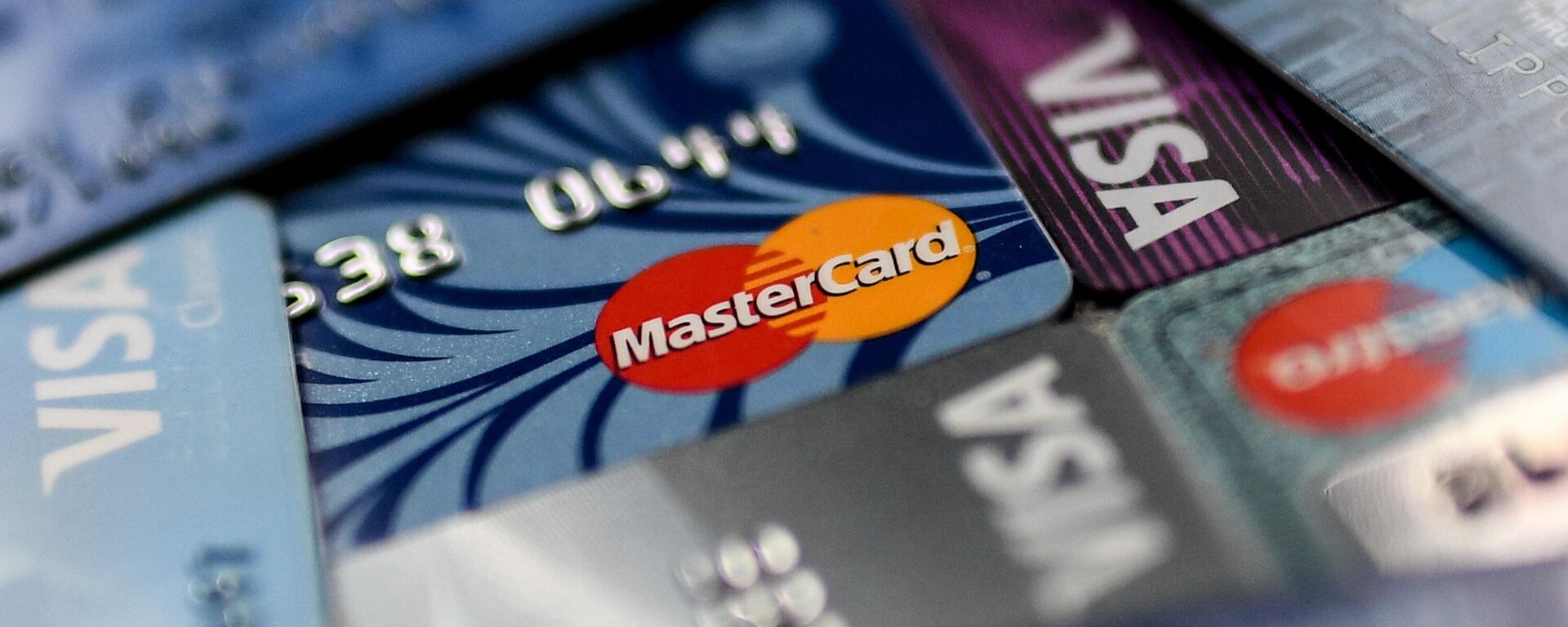 Thẻ ngân hàng của hệ thống thanh toán quốc tế VISA và MasterCard - Sputnik Việt Nam, 1920, 24.04.2023