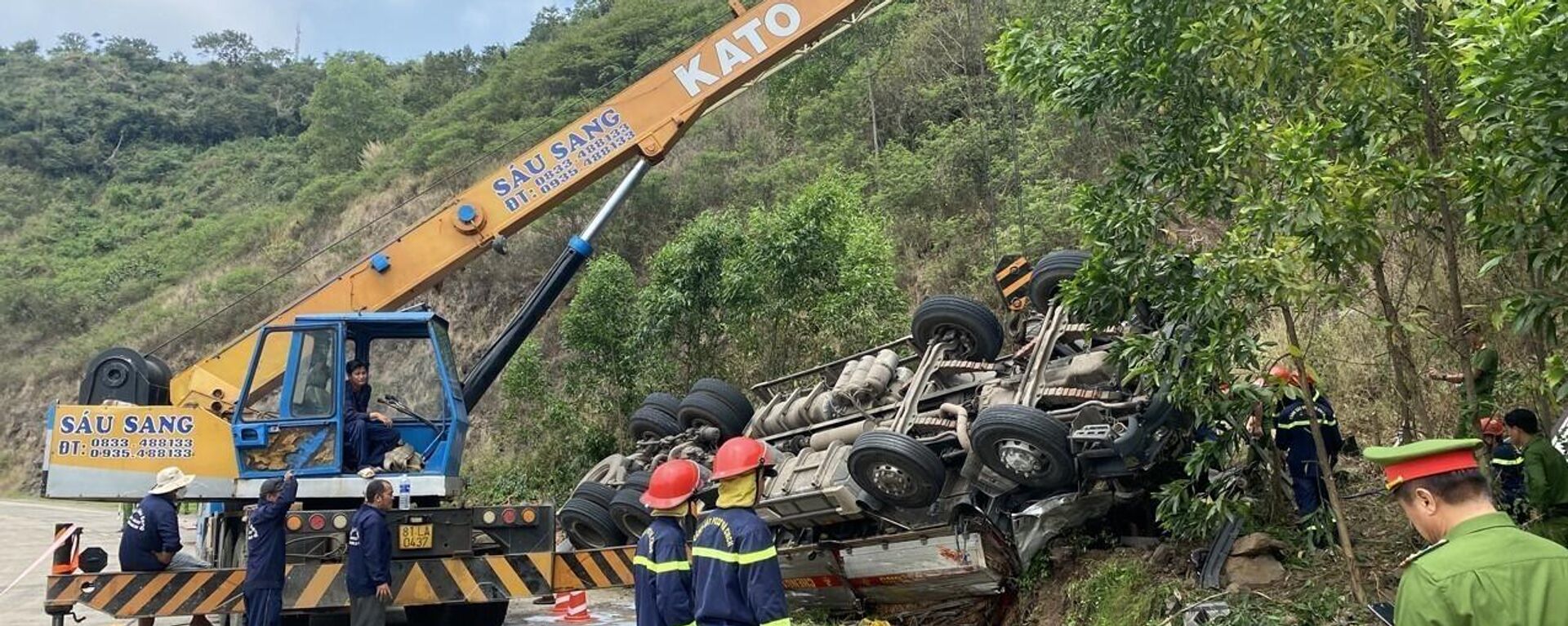 Xe tải chở dưa bị lật khiến ít nhất 3 người chết và nhiều người bị thương tại Phú Yên - Sputnik Việt Nam, 1920, 03.04.2023