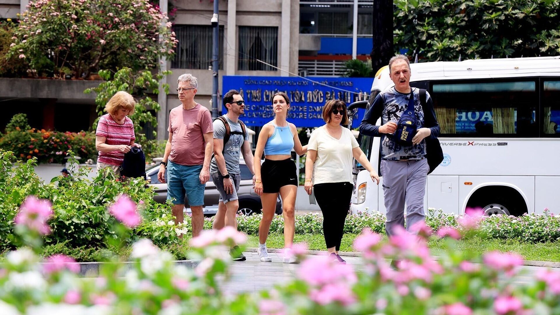 Khách quốc tế dạo chơi khu vực trung tâm Thành phố Hồ Chí Minh. - Sputnik Việt Nam, 1920, 04.04.2023