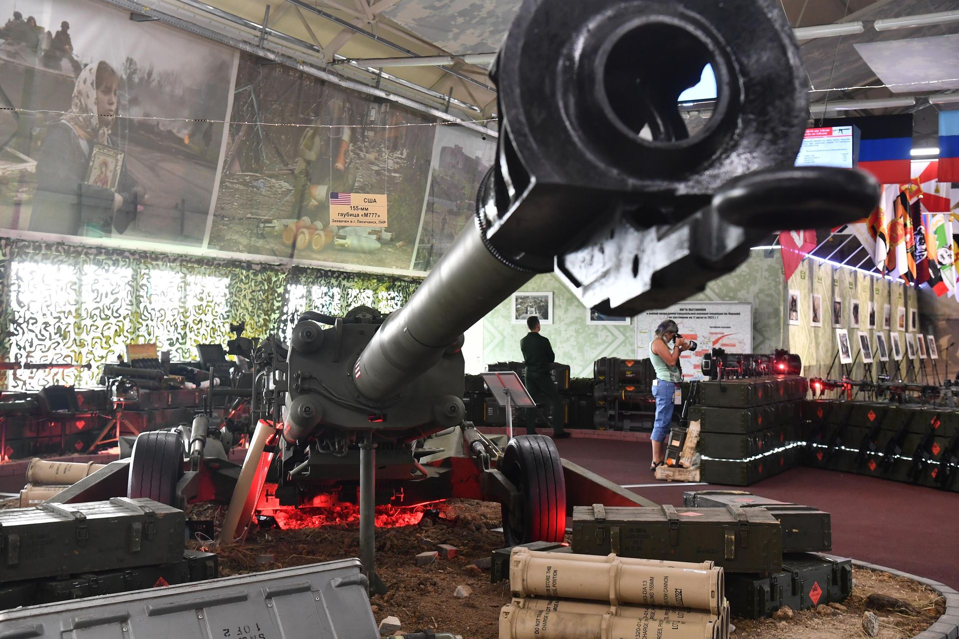 Lựu pháo M777 của Mỹ thu được ở Lisichansk trong chiến dịch đặc biệt ở Ukraina tại diễn đàn quốc tế Army-2022 - Sputnik Việt Nam, 1920, 20.04.2023