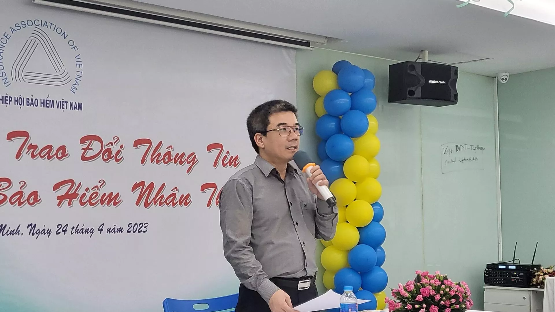 Ông Ngô Trung Dũng, Phó tổng thư ký Hiệp hội Bảo hiểm Việt Nam trao đổi với báo chí chiều 24/4 Ông Ngô Trung Dũng, Phó tổng thư ký Hiệp hội Bảo hiểm Việt Nam trao đổi với báo chí chiều 24/4 - Sputnik Việt Nam, 1920, 24.04.2023