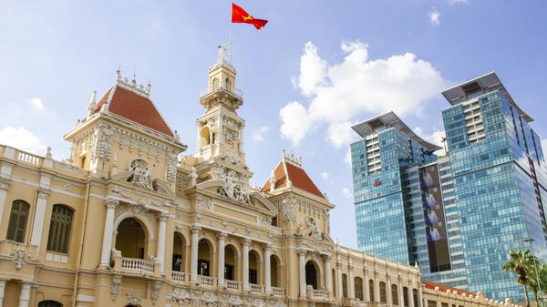 Ho Chi Minh City, Vietnam - June 27, 2021 : The People’s Committee Building Saigon And Vincom Shopping Mall Center Ho Chi Minh City. - Sputnik Việt Nam