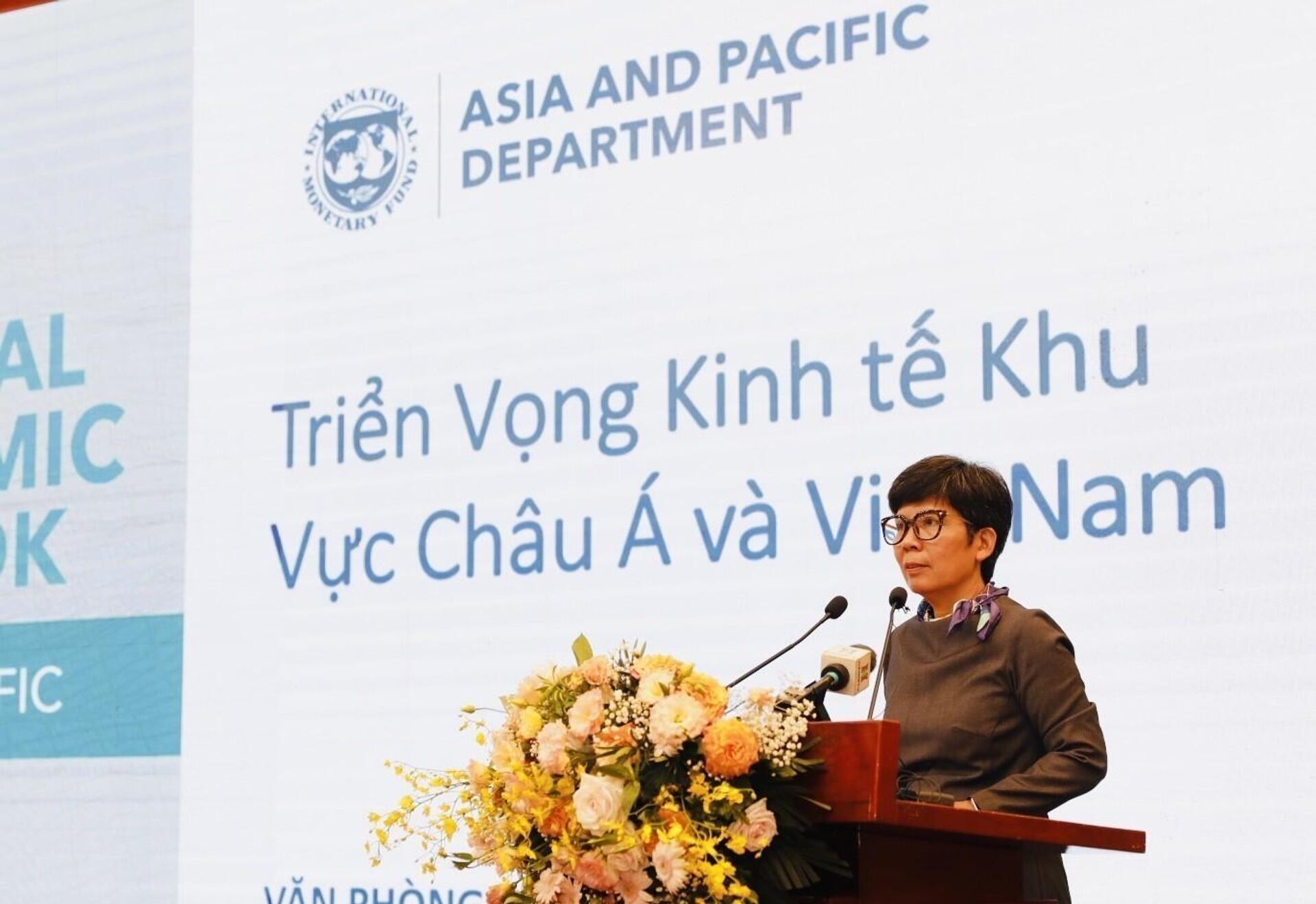 Đại diện Quỹ tiền tệ Quốc tế (IMF) tại Việt Nam tham luận tại diễn đàn - Sputnik Việt Nam, 1920, 10.05.2023