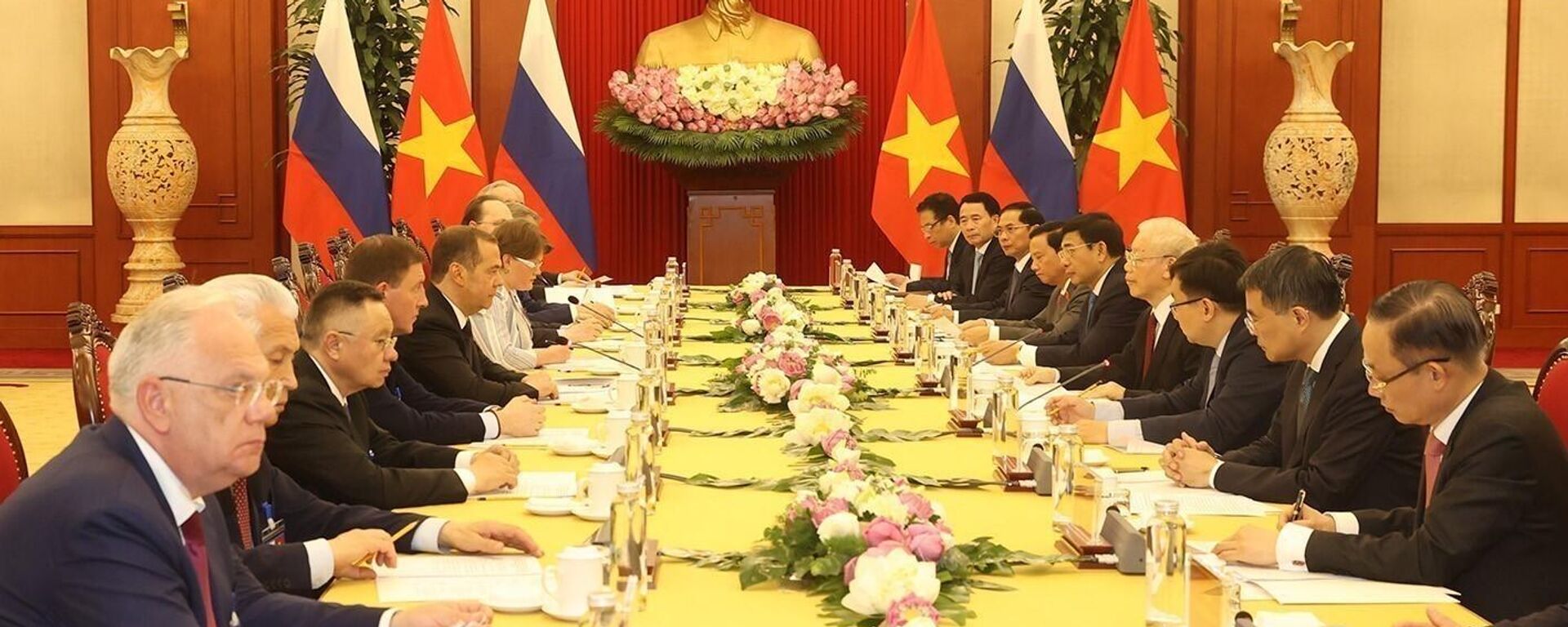 Tổng Bí thư Nguyễn Phú Trọng hội đàm với Chủ tịch Đảng Nước Nga Thống nhất Dmitry Medvedev - Sputnik Việt Nam, 1920, 22.05.2023