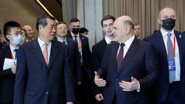 Thủ tướng Nga Mikhail Mishustin tại phiên họp toàn thể Diễn đàn Doanh nghiệp Nga-Trung Quốc ở Thượng Hải - Sputnik Việt Nam