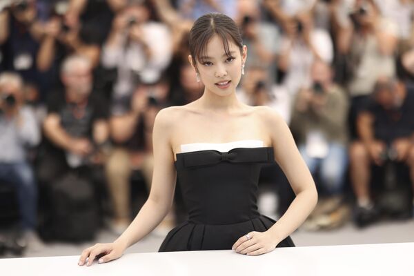 Jennie Ruby Jane tại buổi chụp hình cho loạt phim truyền hình &quot;Thần tượng&quot; tại Liên hoan phim Cannes lần thứ 76, Pháp. - Sputnik Việt Nam