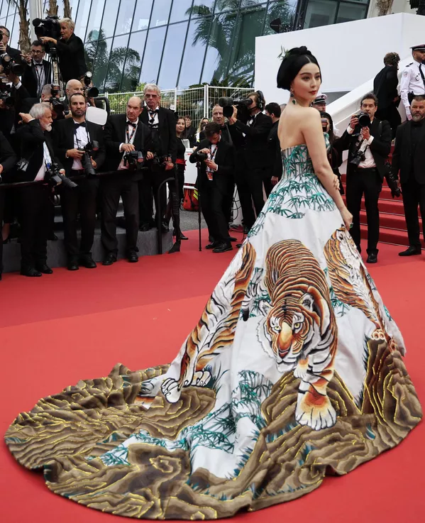 Nữ diễn viên Trung Quốc Phạm Băng Băng tại Liên hoan phim Cannes lần thứ 76 ở Cannes, Pháp. Nữ diễn viên Trung Quốc Phạm Băng Băng tại Liên hoan phim Cannes lần thứ 76 ở Cannes, Pháp. - Sputnik Việt Nam
