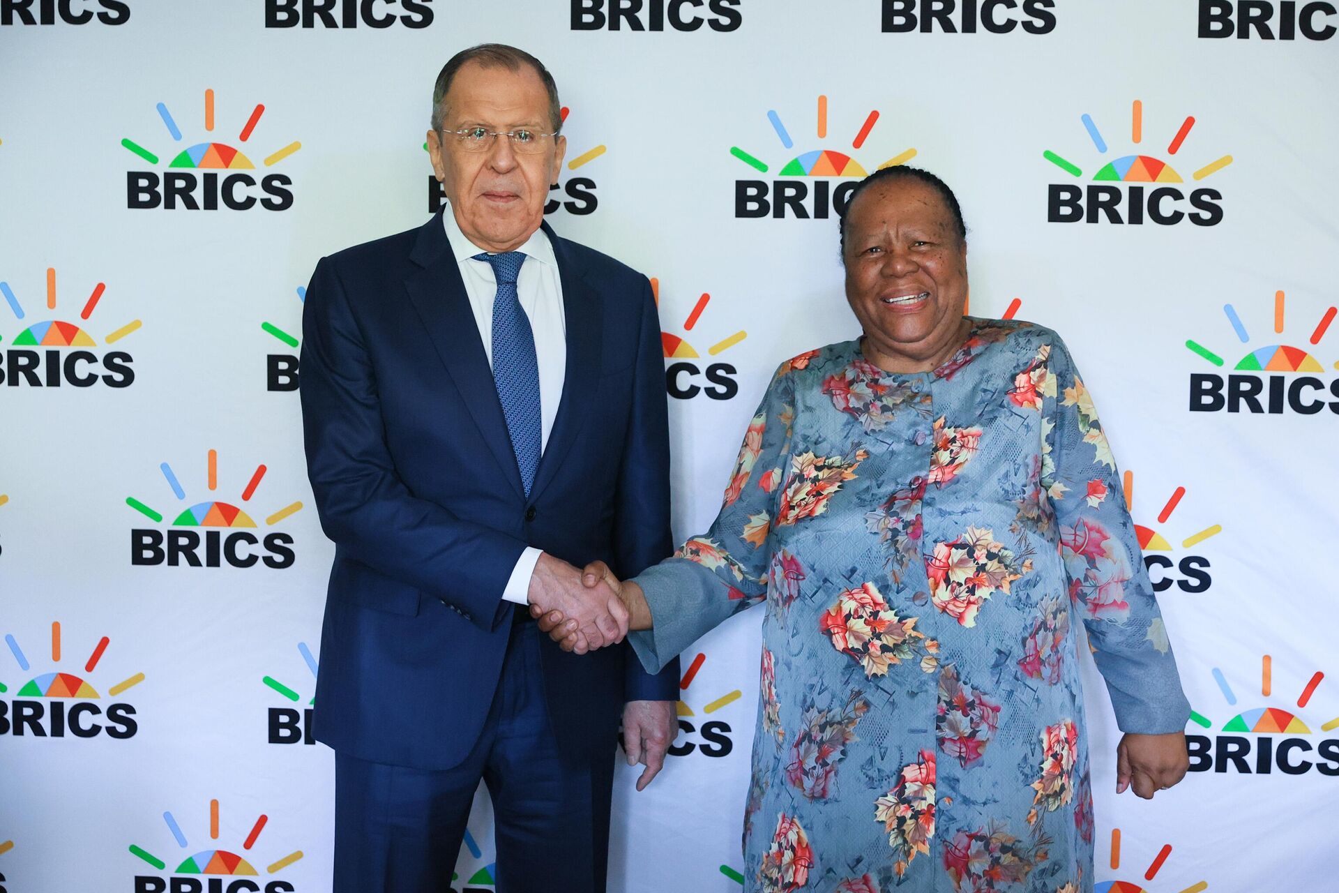 Ngoại trưởng Nga Sergei Lavrov và Ngoại trưởng Nam Phi Naledi Pandor trong cuộc gặp tại Cape Town - Sputnik Việt Nam, 1920, 01.06.2023