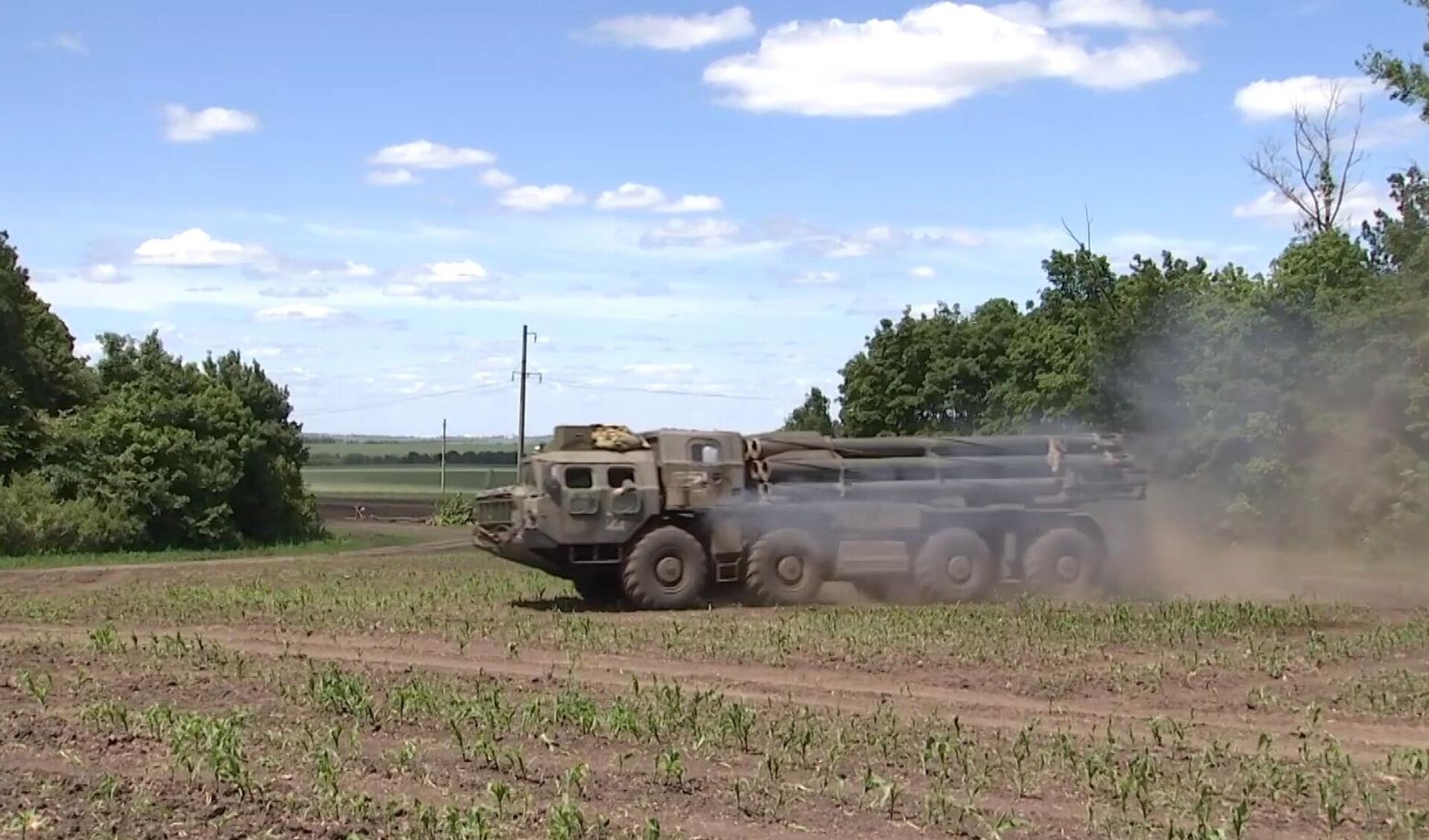 Hệ thống tên lửa phóng loạt MLRS Smerch - Sputnik Việt Nam, 1920, 02.06.2023