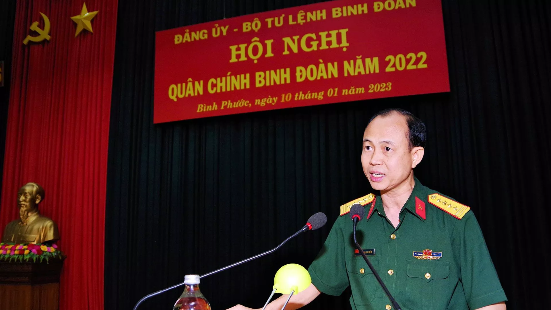Đại tá Phạm Bá Hiền, Phó Bí thư Đảng ủy, Tư lệnh Binh đoàn 16 kết luận hội nghị. Đại tá Phạm Bá Hiền, Phó Bí thư Đảng ủy, Tư lệnh Binh đoàn 16 kết luận hội nghị. - Sputnik Việt Nam, 1920, 08.06.2023