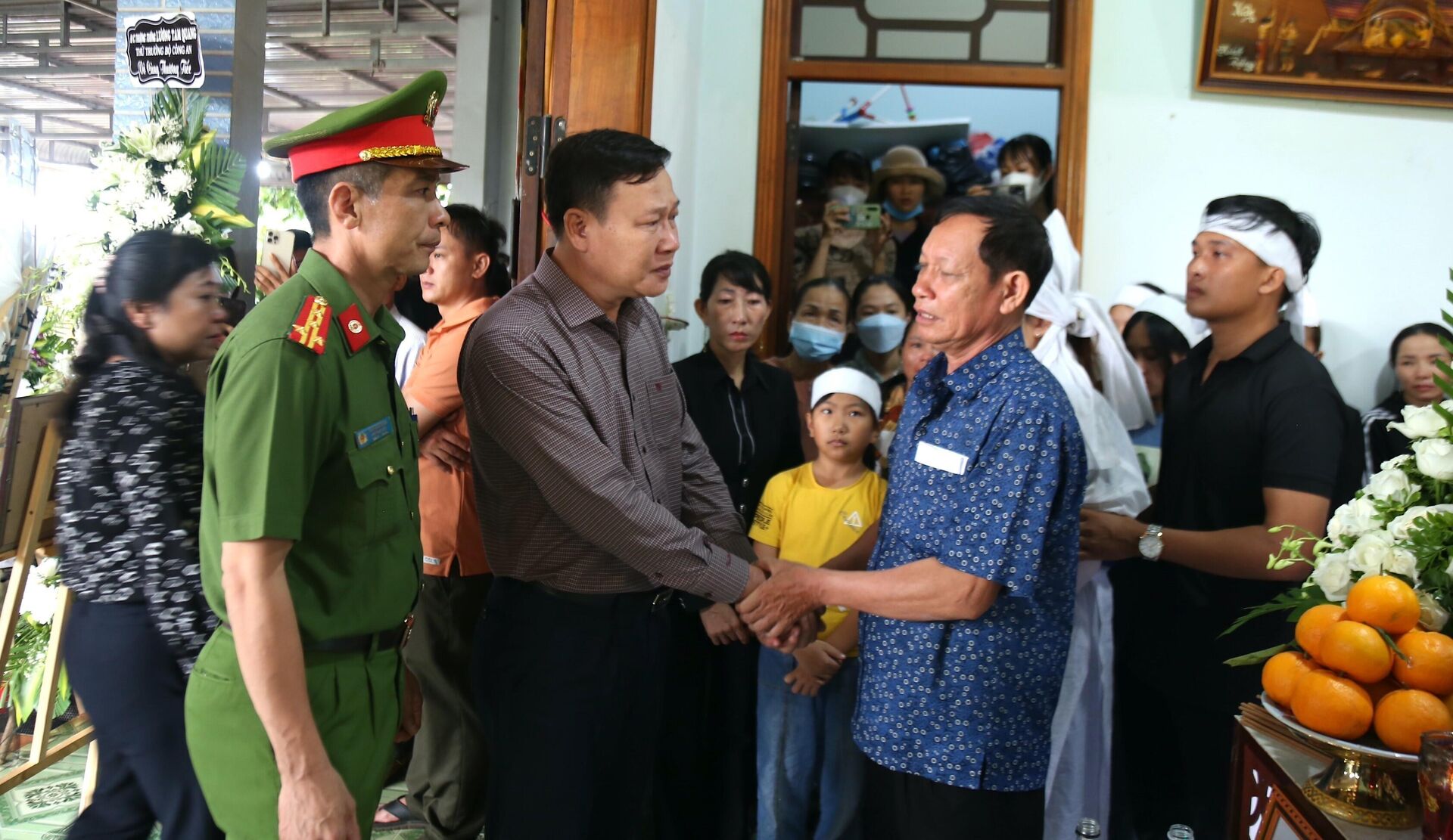 Vụ dùng súng tấn công tại Đăk Lăk: Trao Bằng Tổ quốc ghi công cho các liệt sỹ công an nhân dân - Sputnik Việt Nam, 1920, 16.06.2023