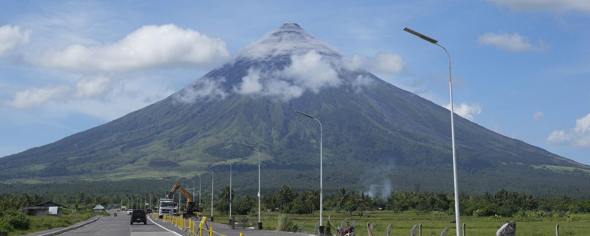 Núi lửa Mayon tại Philippines - Sputnik Việt Nam, 1920, 23.03.2026