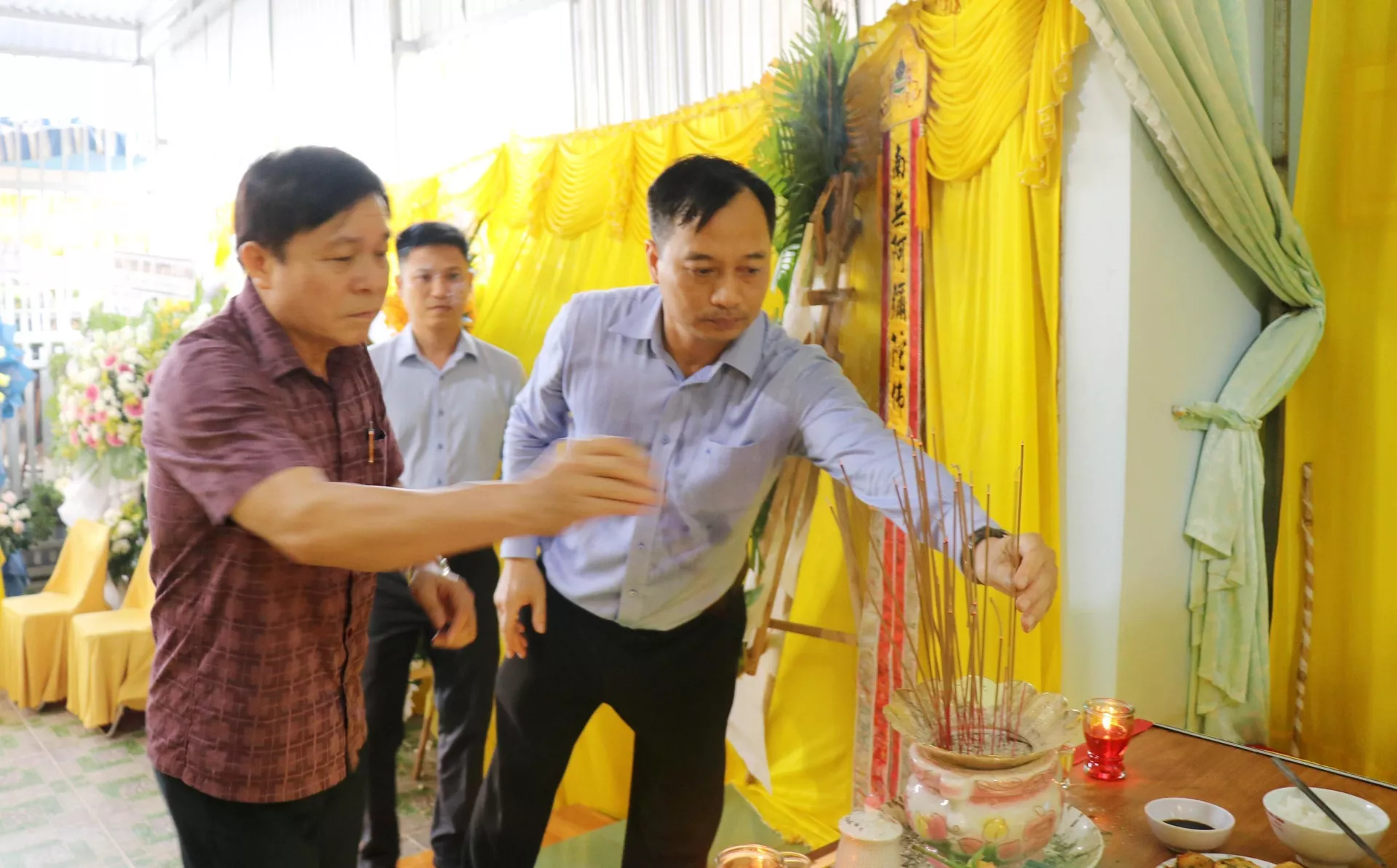 Vụ dùng súng tấn công tại Đắk Lắk: Lãnh đạo các Vụ địa phương của các Ban, Đảng Trung ương kiểm tra hiện trường, thăm viếng nạn nhân Vụ dùng súng tấn công tại Đắk Lắk: Lãnh đạo các Vụ địa phương của các Ban, Đảng Trung ương kiểm tra hiện trường, thăm viếng nạn nhân - Sputnik Việt Nam, 1920, 13.06.2023