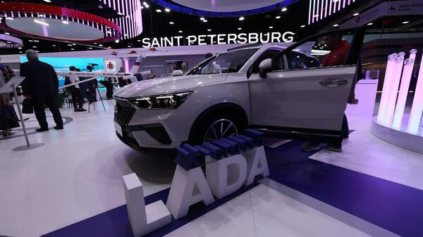 Lada và Aurus trình làng các mẫu xe mới tại SPIEF-2023 - Sputnik Việt Nam