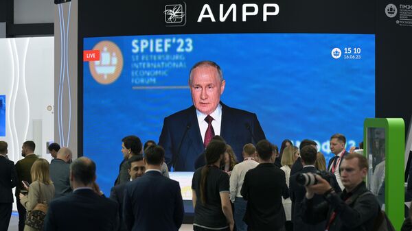 Tổng thống Nga Vladimir Putin tham dự SPIEF-2023 - Sputnik Việt Nam